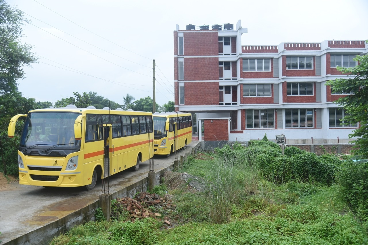 ছায়ানটে স্কুলবাস হস্তান্তরে রিভা গাঙ্গুলি