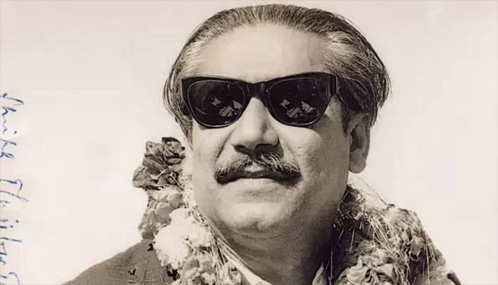 সীমার মাঝে অসীম তুমি