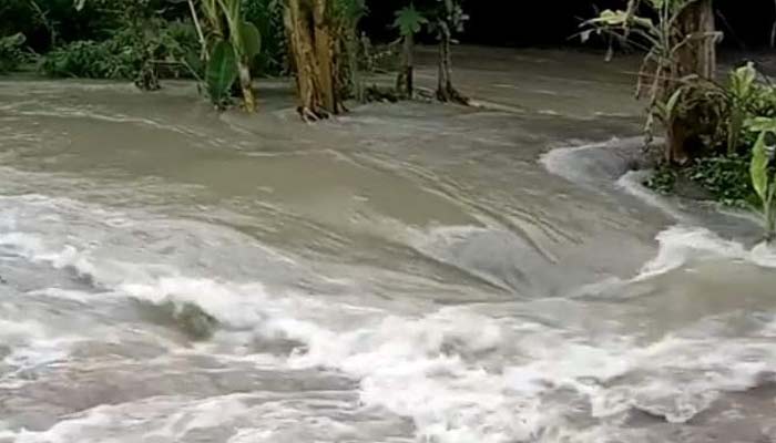 মেঘনার পানিতে পুরো চাঁদপুর শহর প্লাবিত