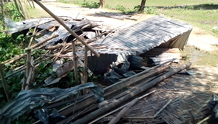 জমির বিরোধে গুড়িয়ে দিল বাড়িঘর