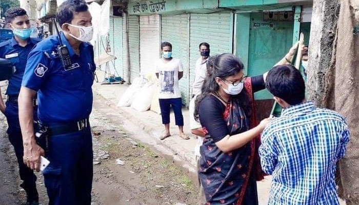 সঠিক নিয়মে পতাকা না টাঙানোয় জরিমানা