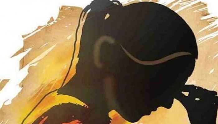 রৌমারীতে তিন বোনকে খাওয়ানো হলো থুথু