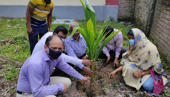 বরেন্দ্র বহুমুখী উন্নয়ন কর্তৃপক্ষের বৃক্ষরোপণ কার্যক্রমের উদ্বোধন