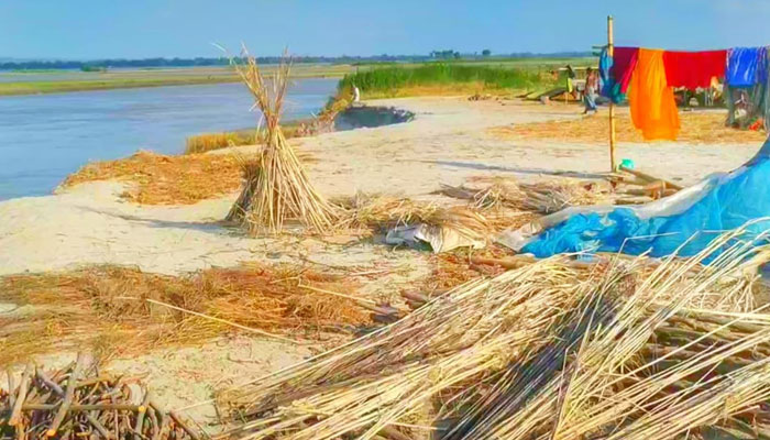 নদীতে বিলীন হচ্ছে প্রকল্প