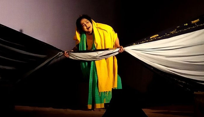 ‘লাল জমিন’ প্রদর্শনীর মধ্য দিয়ে জ্বলল মঞ্চের আলো