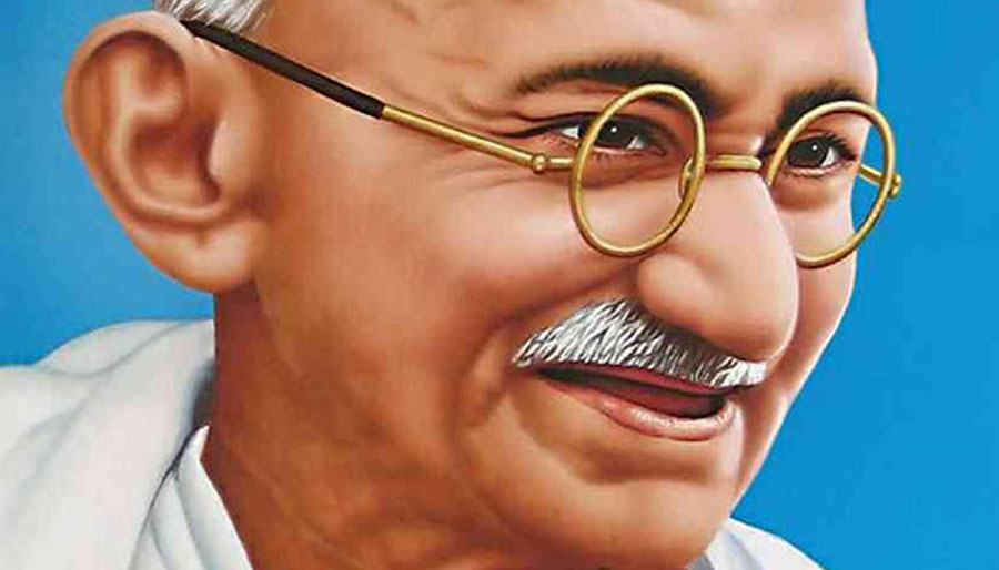 ড্রয়ারে ৫০ বছর গান্ধীর চশমা! তুমুল হৈচৈ