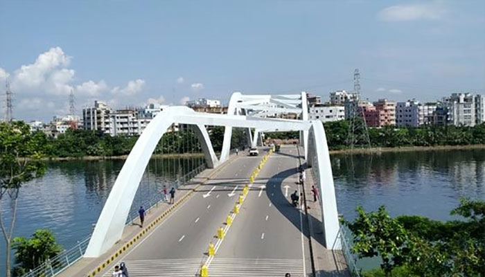 শোক-দুর্যোগে বিবর্ণ ঈদ আনন্দ