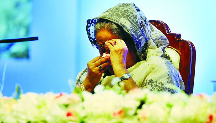 অশ্রুসিক্ত কণ্ঠে প্রধানমন্ত্রীর স্মৃতিতে সহোদর শেখ কামাল 