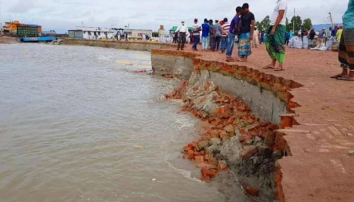 শিমুলিয়ার একটি ফেরিঘাটই এখন ভরসা