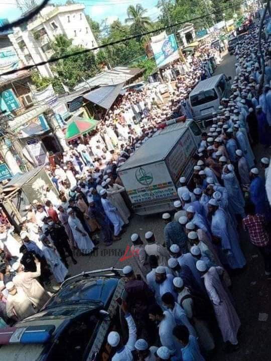 জানাজায় লাখো মানুষের ঢল