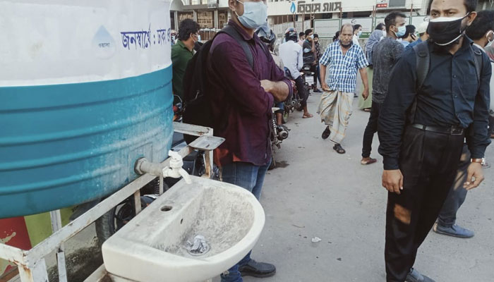 বেসিনে ময়লা, নেই সাবান-পানি
