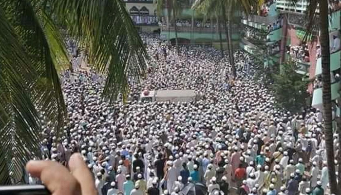 জানাজায় লাখো মানুষের ঢল