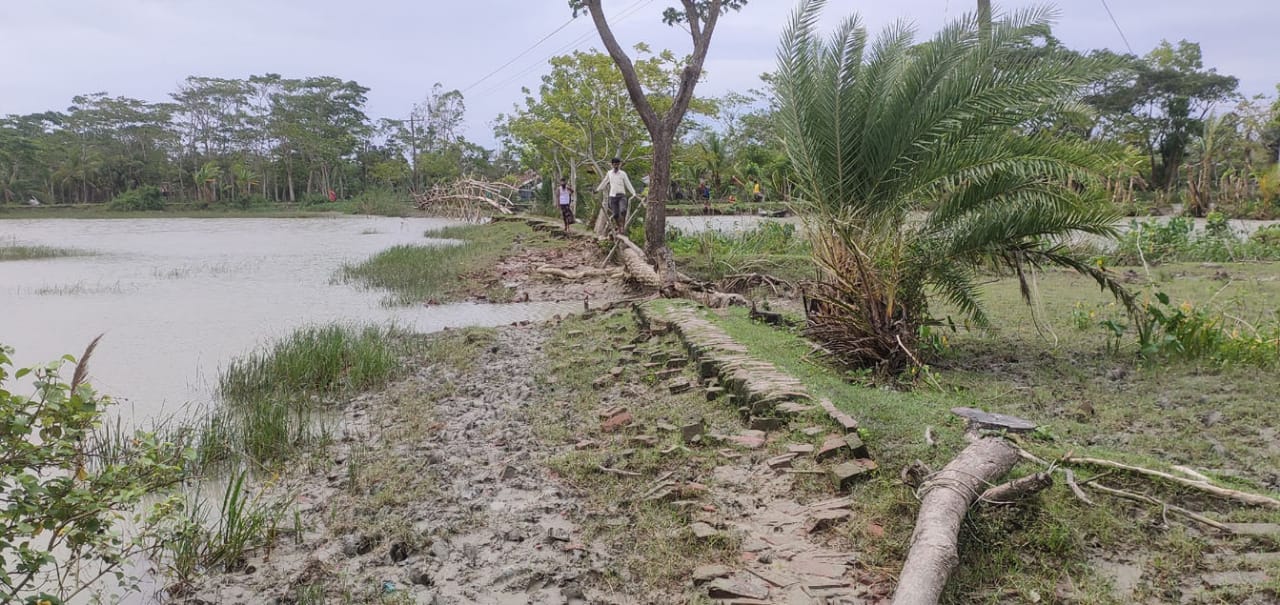 লালুয়া ইউনিয়নের ৩ কিমি সড়কে ৯ সাঁকো