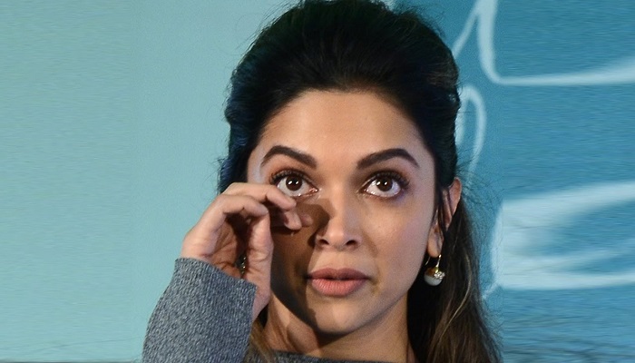 জেরার সময় কাঁদলেন দীপিকা