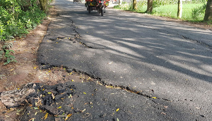 সাতদিনেই ১৯ কোটি টাকার সড়কের মৃত্যুঘণ্টা!
