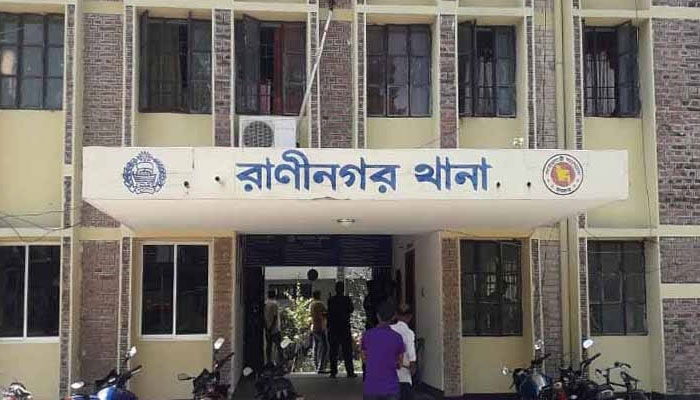 শিক্ষার্থীকে মোবাইল চুরির অপবাদে মারধর