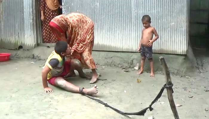 সাদিকের পা বাঁধা ১০ বছর ধরে