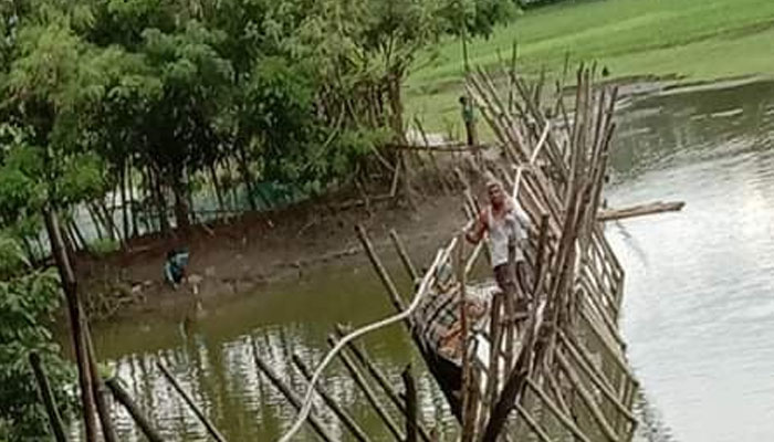 তিন দশকেও বাঁশের সাঁকো হয়ে উঠেনি সেতু