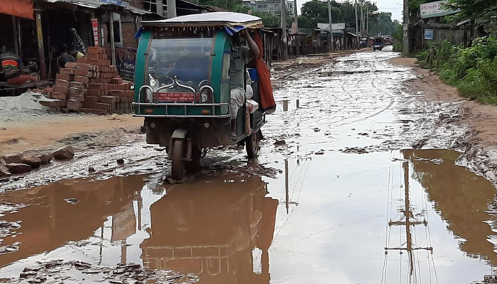 বাংলাবাজার-মির্জাপুর সড়কের বেহাল দশা