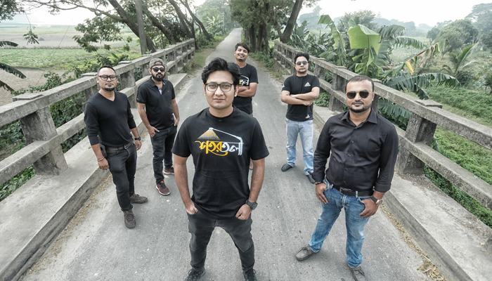 ‘বর্ণবাদ’ নিয়ে শহরতলীর গান