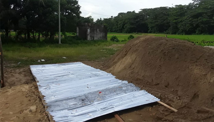 মাটি ফেলে সওজের জমি দখল