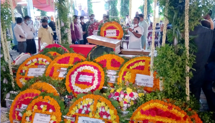 ঢাকেশ্বরী মন্দিরে সি আর দত্তকে শেষ শ্রদ্ধা