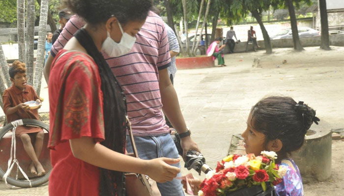 জিনিয়া ফিরে এল কর্মজীবনে
