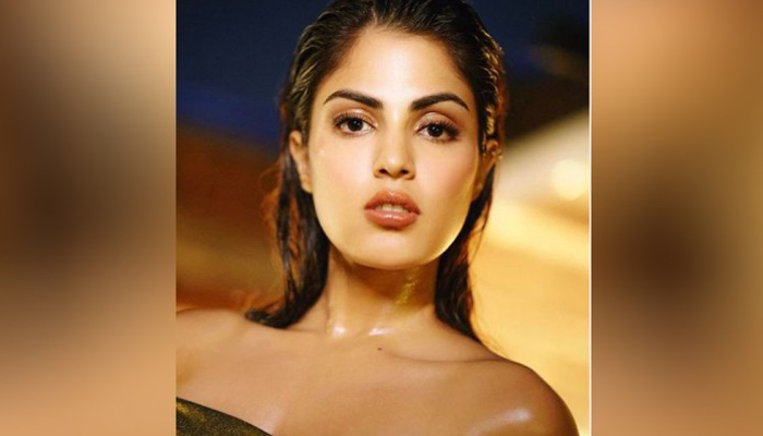 সুশান্তের প্রেমিকা রিয়া গ্রেপ্তার
