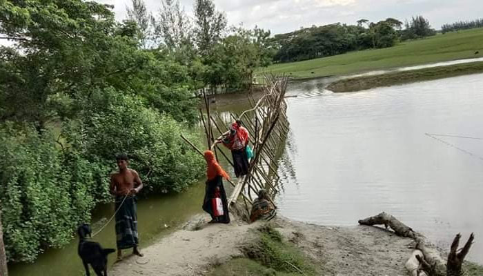 তিন দশকেও বাঁশের সাঁকো হয়ে উঠেনি সেতু