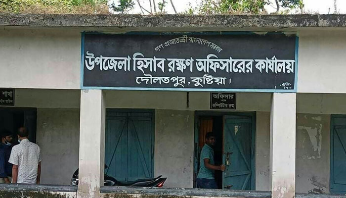 বাড়তি টাকা গলার কাঁটা, বিপাকে পেনশনভোগীরা
