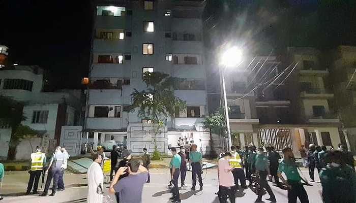 গৃহকর্মী নিয়ে তুলকালাম, ধাওয়া-পাল্টাধাওয়া