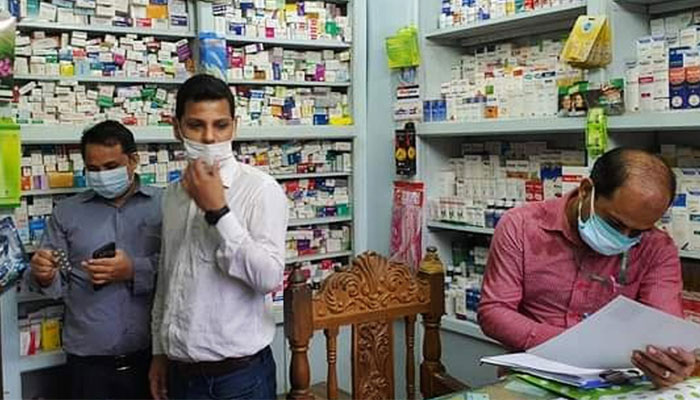 ফার্মেসিতে মেয়াদ উত্তীর্ণ ঔষুধ, অতঃপর জরিমানা
