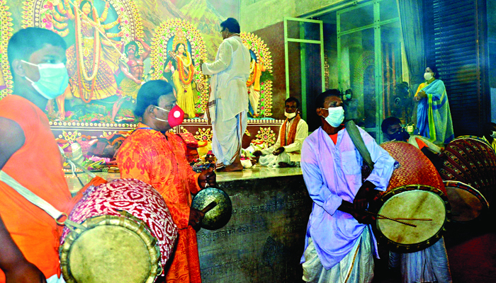 পূজামণ্ডপে বিষাদের সুর বিজয়া দশমী আজ