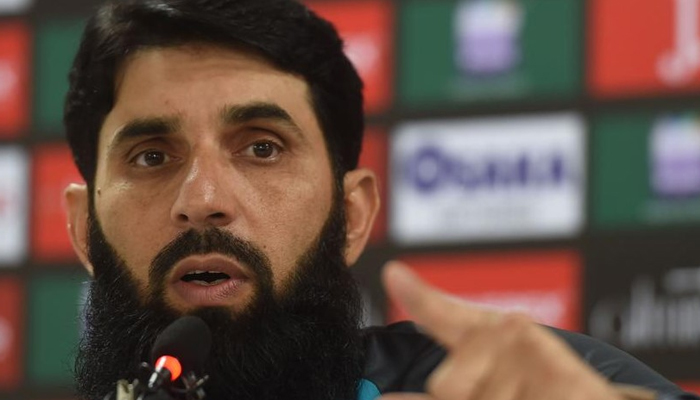 অবশেষে সরে দাঁড়ালেন মিসবাহ