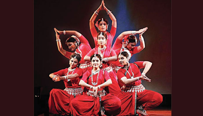 নীলফামারীর শিল্পীরা মাছ বিক্রি ও নির্মাণশ্রমিকের কাজ করছে