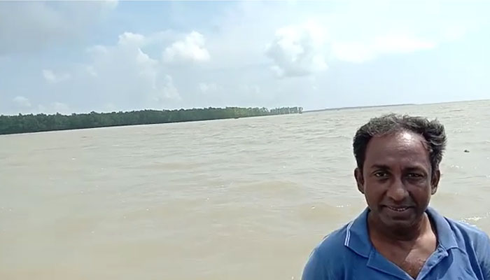 বিহঙ্গ দ্বীপের সৌন্দর্য দেখতে ছুটে আসছে পর্যটকরা