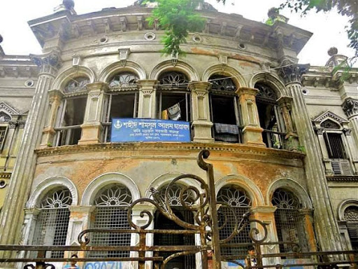 নেতাকর্মীদের সরাতে ব্যর্থ কলেজ প্রশাসন