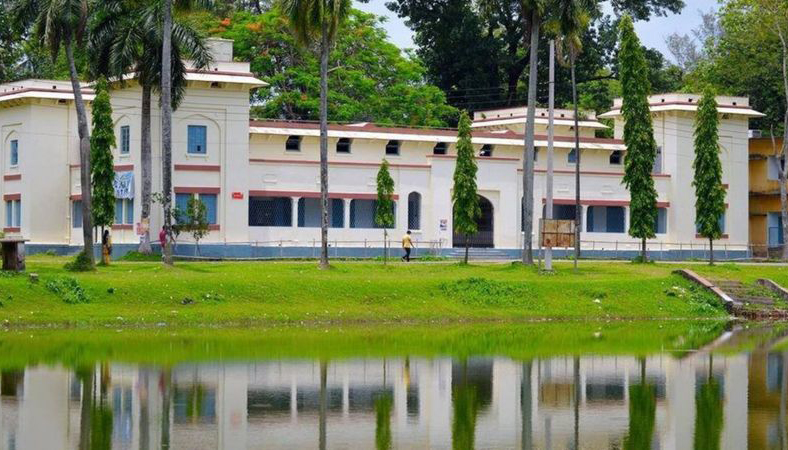 এমসি কলেজের চার শিক্ষার্থীর ছাত্রত্ব সাময়িক বাতিল
