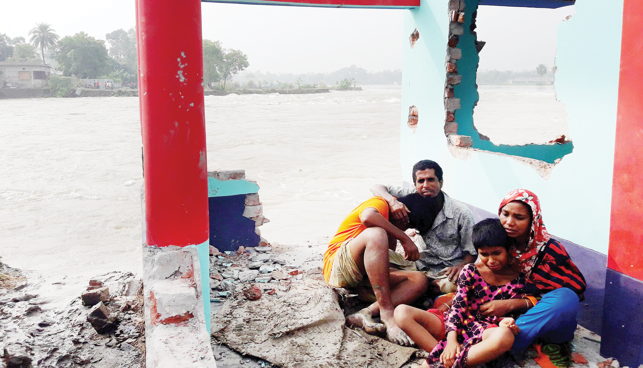 পানি নামছে, তীব্র হচ্ছে নদীভাঙন