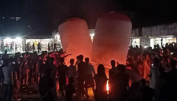 কুয়াকাটায় প্রবারণা পূর্ণিমায় ফানুস উৎসব