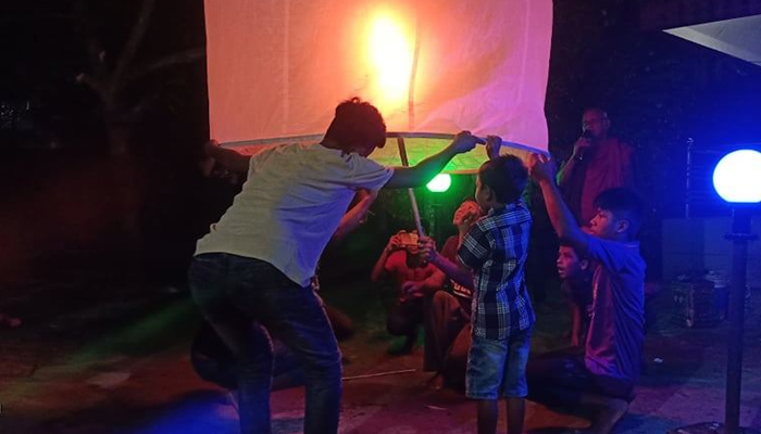কুয়াকাটায় প্রবারণা পূর্ণিমায় ফানুস উৎসব