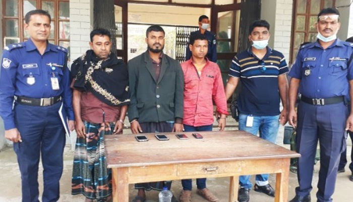 কেশবপুরে মোবাইল চোর চক্রের তিন সদস্য আটক
