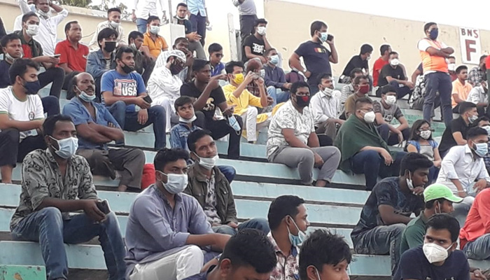 মাঠে দর্শক ফেরাল বাফুফে