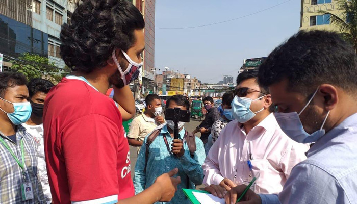 মাস্ক পরা নিশ্চিতে মোবাইল কোর্ট পরিচালনা