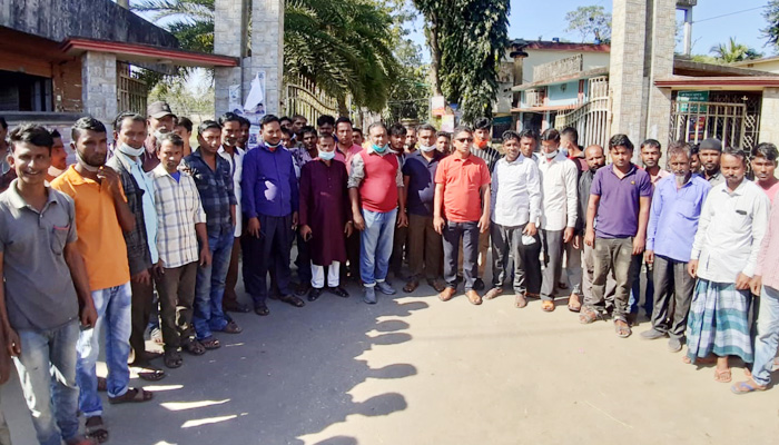 নবীগঞ্জে প্রশাসনের কাছে সব বাস হস্তান্তর করলো মালিকরা