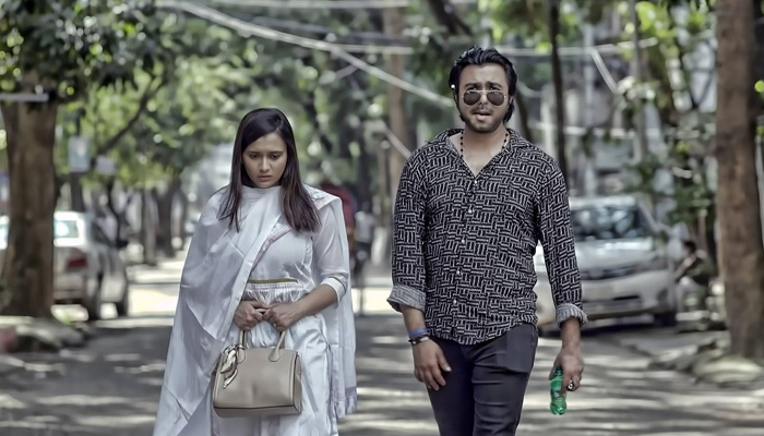 রাস্তাঘাটে ছেলেদের উত্যক্ত করেন সাবিলা