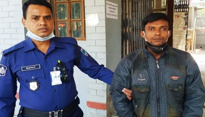 সাধকের মন্ত্র নেয়ার নাম করে গৃহবধূকে ধর্ষণ
