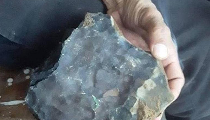 আকাশ থেকে ঘরে নেমে এলো ১০ কোটি টাকা