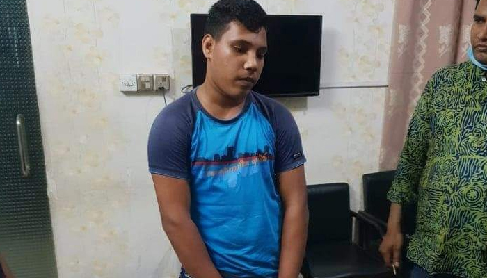 নোয়াখালীতে ভাগ্নের ধর্ষণে মা হয়ে থানায় হাজির মামী!