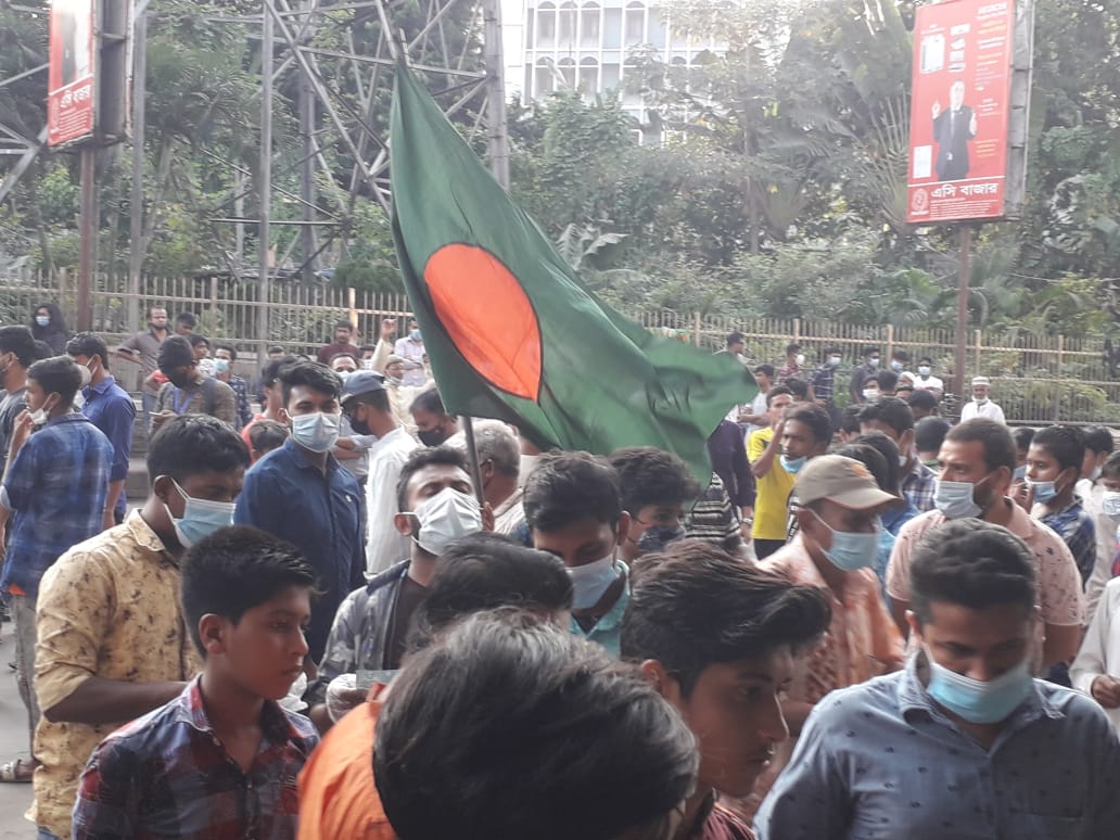 মাঠে দর্শক ফেরাল বাফুফে